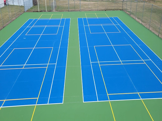 Sơn 4 lớp sân tennis-pickleball với Sơn có 10% hạt cao su Plexipave USA trên nền nhựa